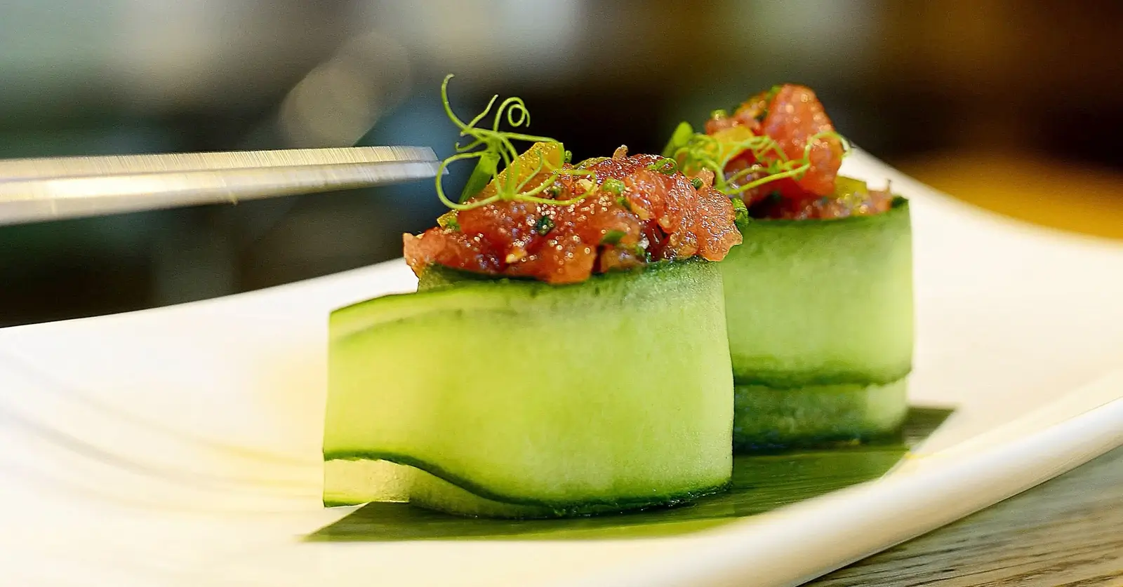 Gunkan cukinia tatar tuńczyk ładny