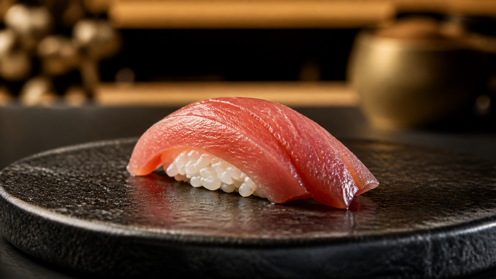 Dopracowane nigiri sushi podane w eleganckiej restauracji w stylu premium